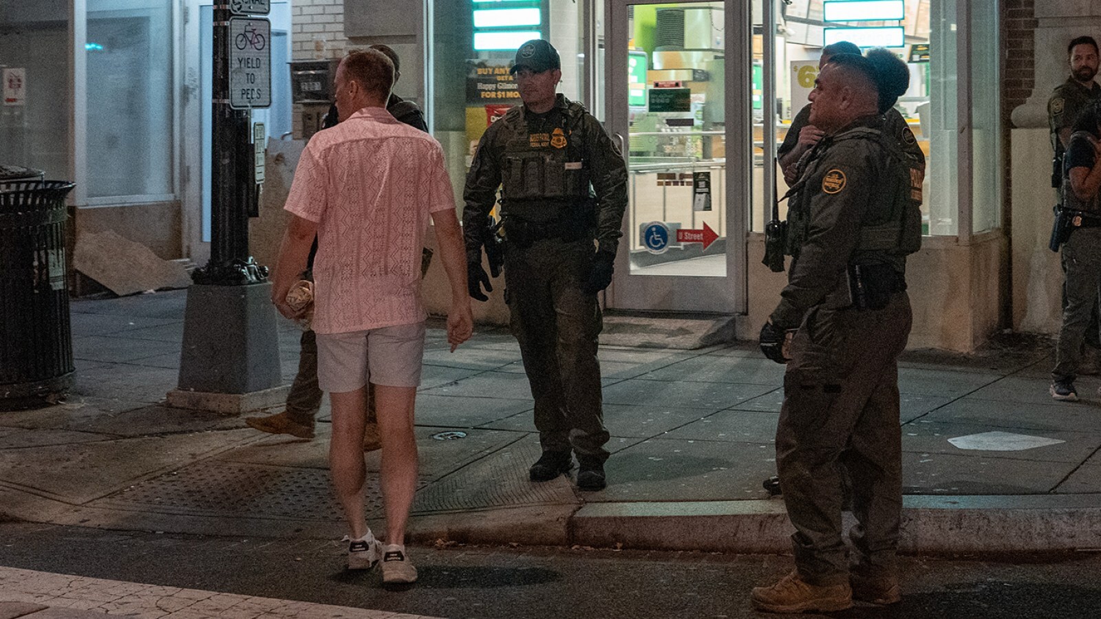 WASHINGTON, DC - AUGUST 10: A man, who was later arrested. for assaulting law enforcement with a sandwich, interacts with Border Patrol and FBI agents along the U Street corridor on August 10, 2025, in Washington, DC. U.S. President Donald Trump ordered an increased presence of federal law enforcement to Washington, DC in an effort to curb crime. (Photo by Andrew Leyden/Getty Images)